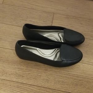 East 5th flex form black flats